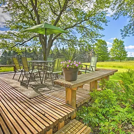 Game Room And Deck Spacious Traverse City Home!
